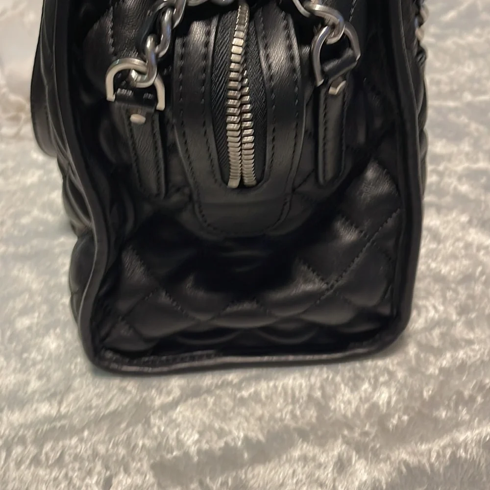 Michael Kors Black lambskin leather shoulder bag with rhodium chrome hardware - Picture 4 of 8